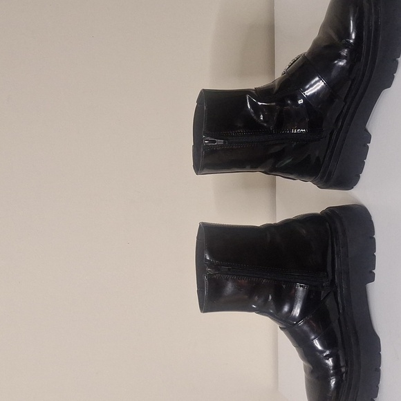 Zara Chunky Lug Sole Rhinestone Heart Buckle Chelsea Boots SZ 6 - Picture 4 of 13